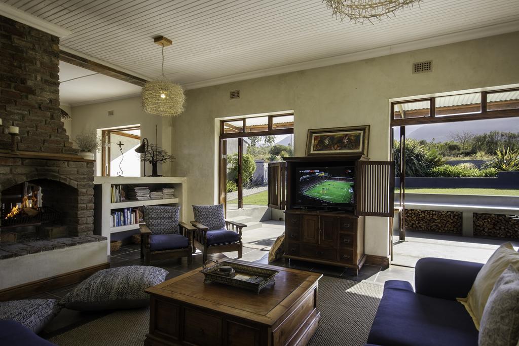 Lodge A Hilltop Country Retreat *